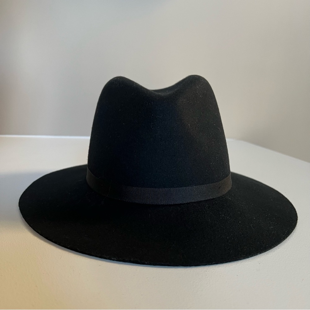 Aritzia Auxillary Brand Wool Hat - never worn size M/L